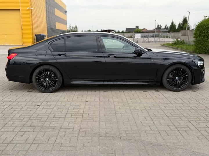 BMW 740