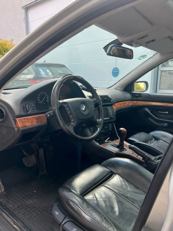 BMW 525