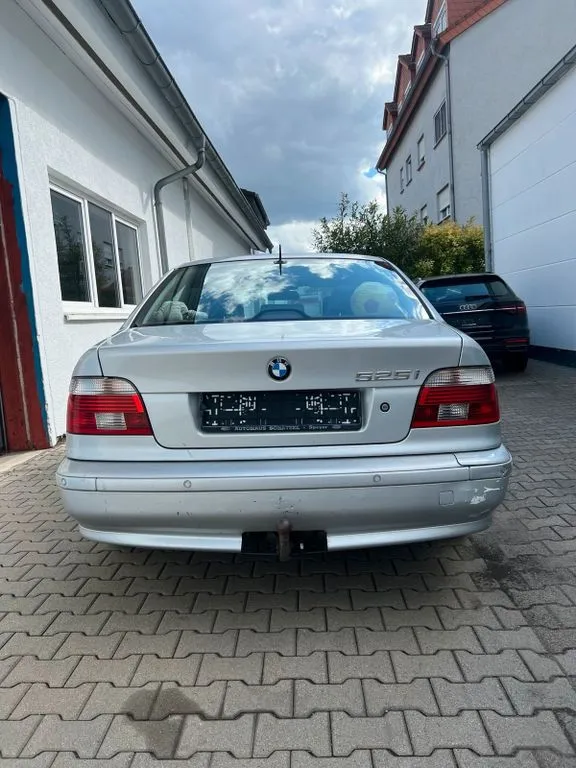 BMW 525