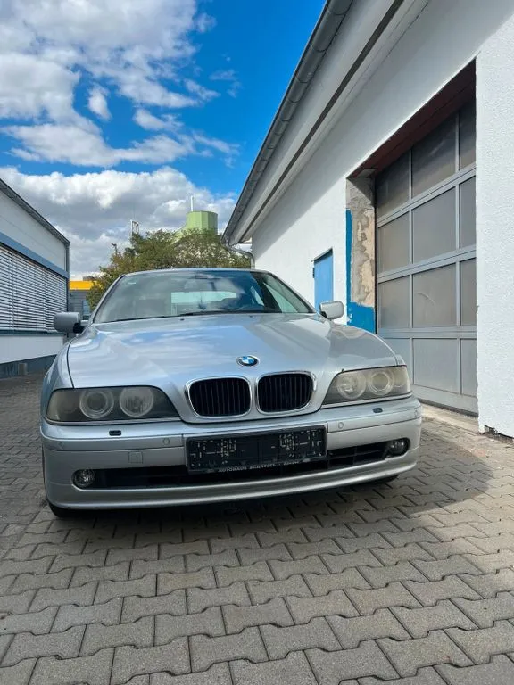 BMW 525