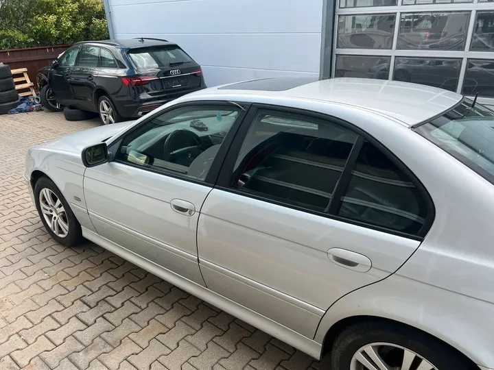 BMW 525
