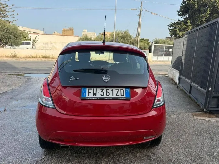 Lancia Ypsilon