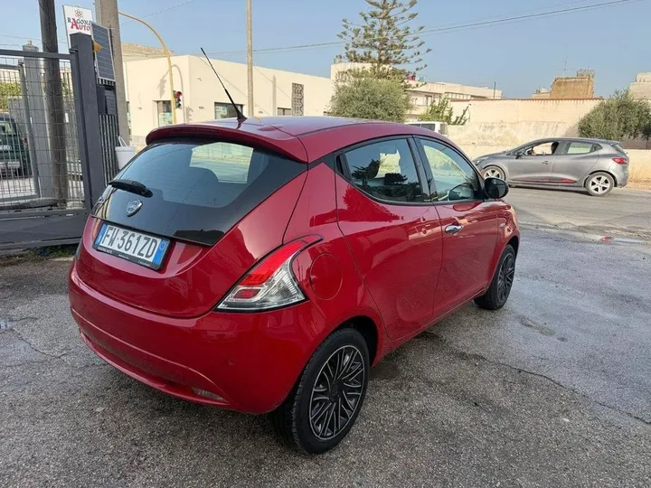 Lancia Ypsilon