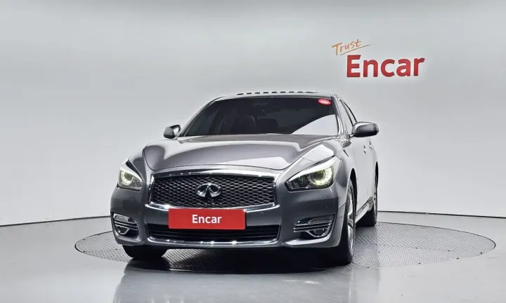 Infiniti Q70
