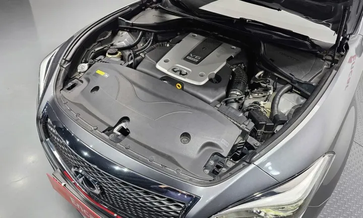 Infiniti Q70
