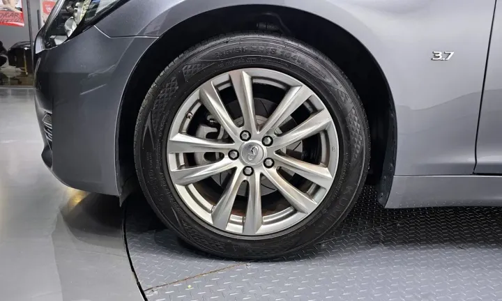 Infiniti Q70