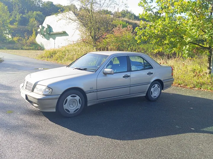 Mercedes-Benz C 240