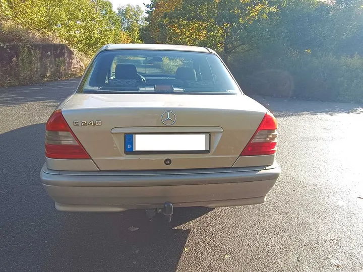 Mercedes-Benz C 240