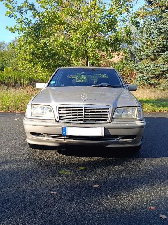 Mercedes-Benz C 240