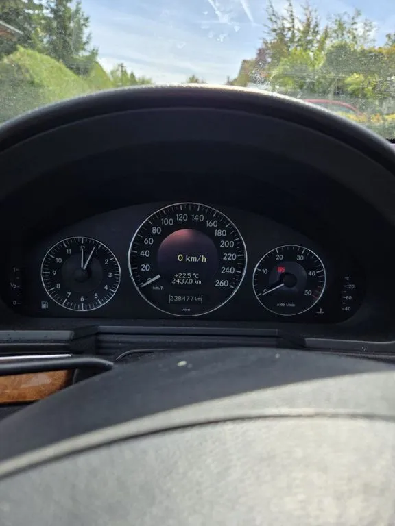 Mercedes-Benz E 220
