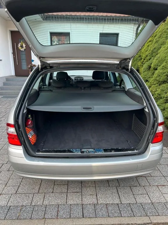 Mercedes-Benz E 240