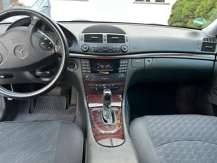 Mercedes-Benz E 240