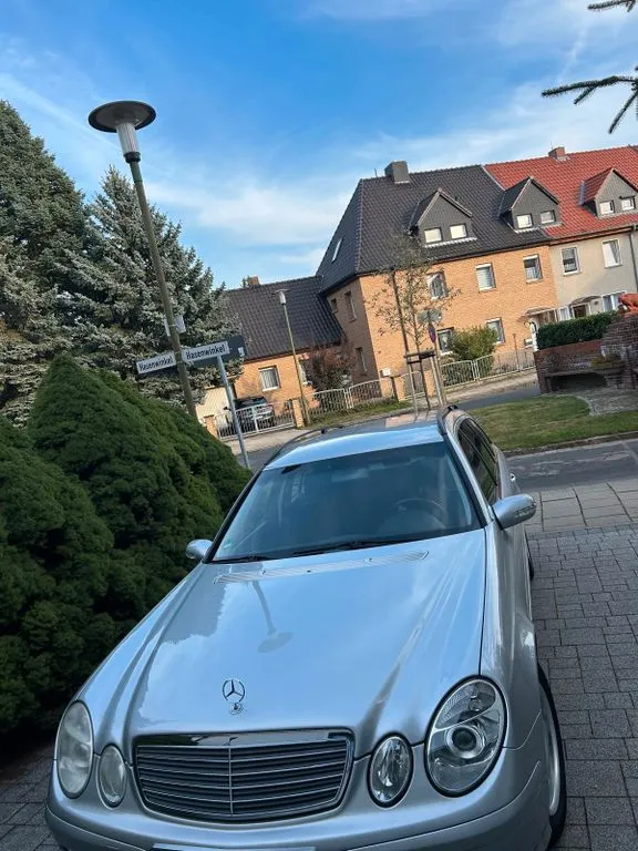 Mercedes-Benz E 240