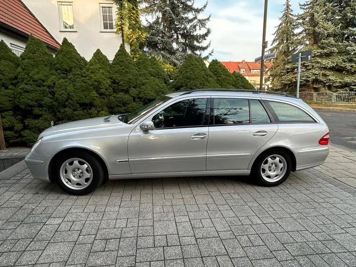 Mercedes-Benz E 240