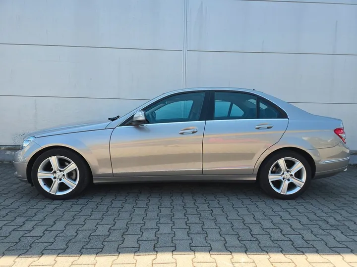 Mercedes-Benz C 230