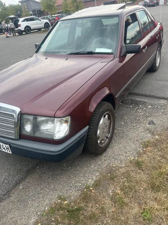 Mercedes-Benz E 230
