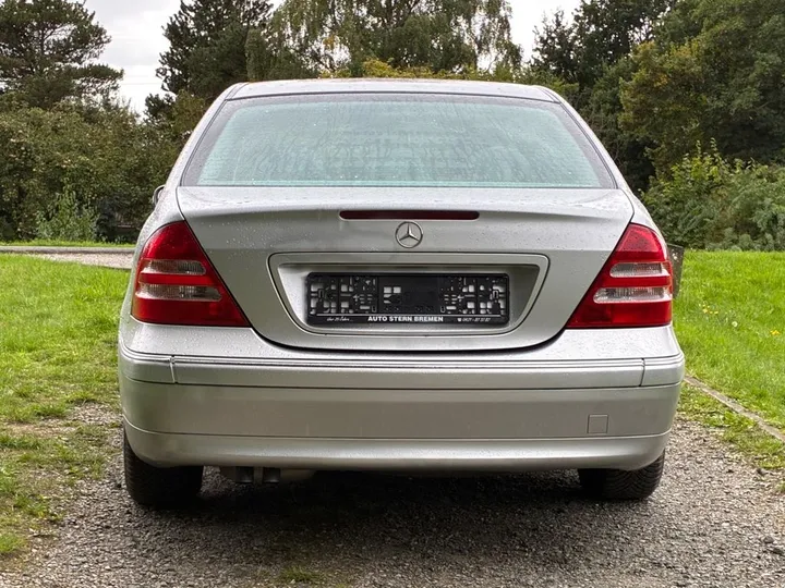 Mercedes-Benz C 240