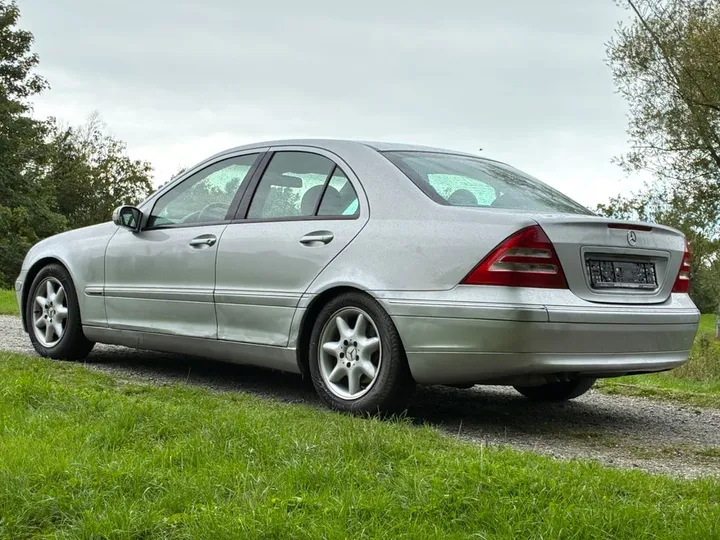 Mercedes-Benz C 240
