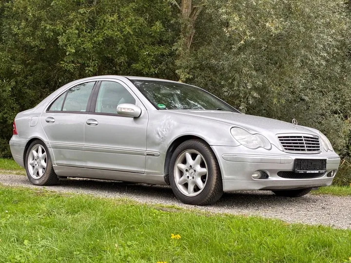 Mercedes-Benz C 240