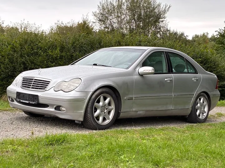 Mercedes-Benz C 240