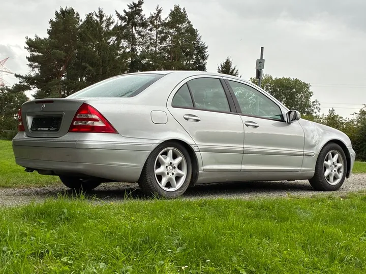 Mercedes-Benz C 240