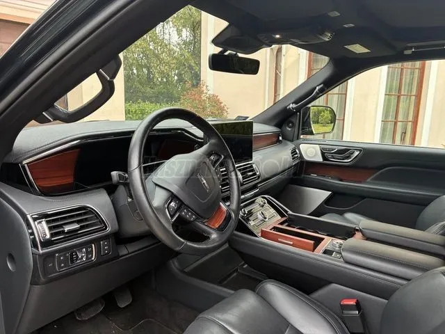 Lincoln Navigator