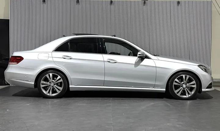 Mercedes-Benz E 300