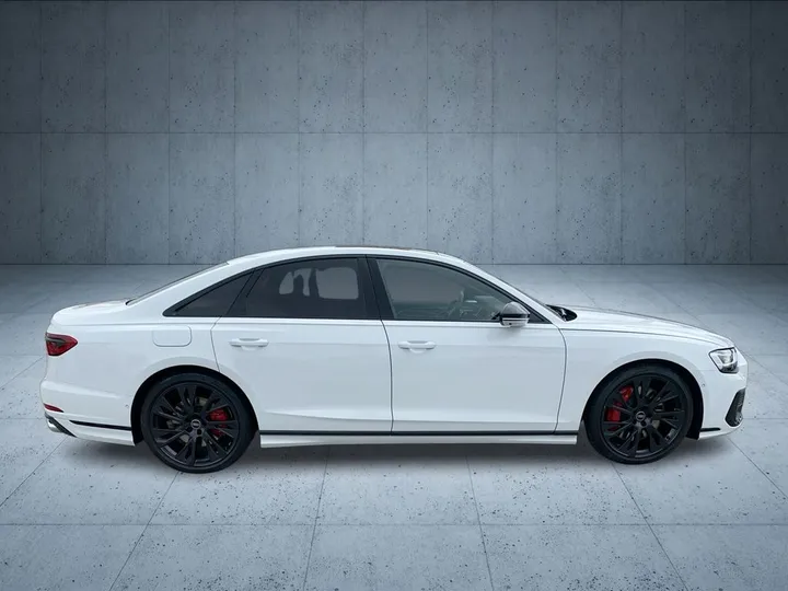 Audi S8