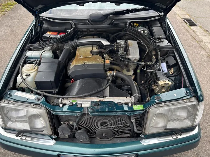 Mercedes-Benz E 200