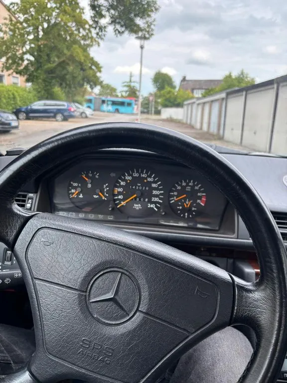 Mercedes-Benz E 200