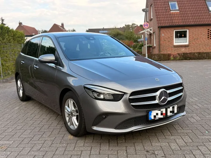 Mercedes-Benz B 180