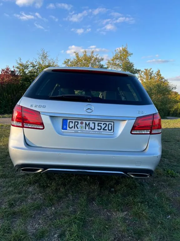 Mercedes-Benz E 200