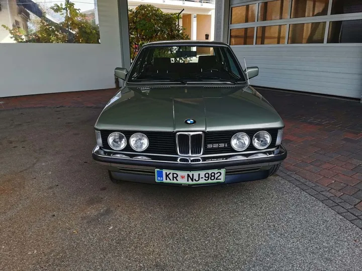 BMW 323