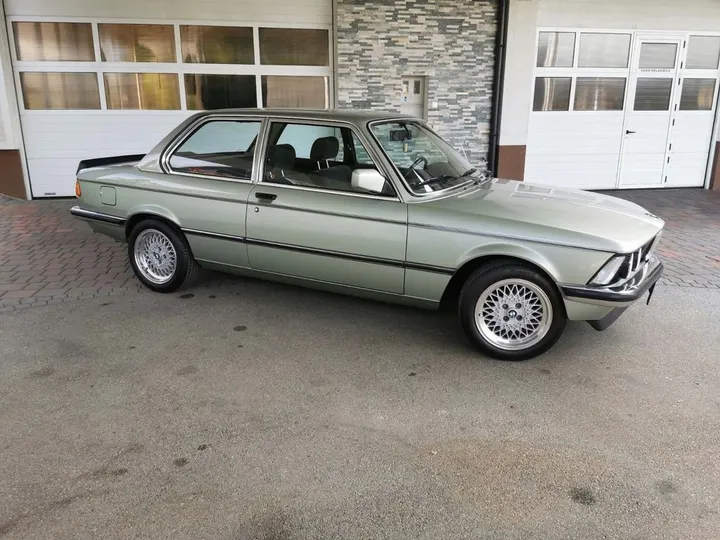 BMW 323