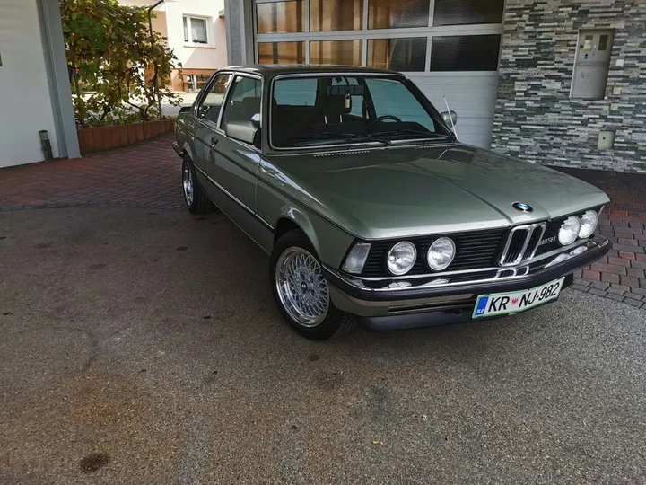 BMW 323
