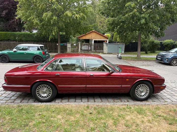 Jaguar XJ12