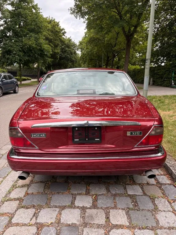 Jaguar XJ12