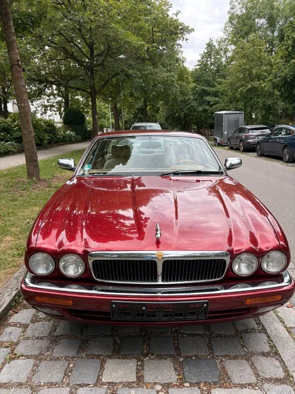 Jaguar XJ12