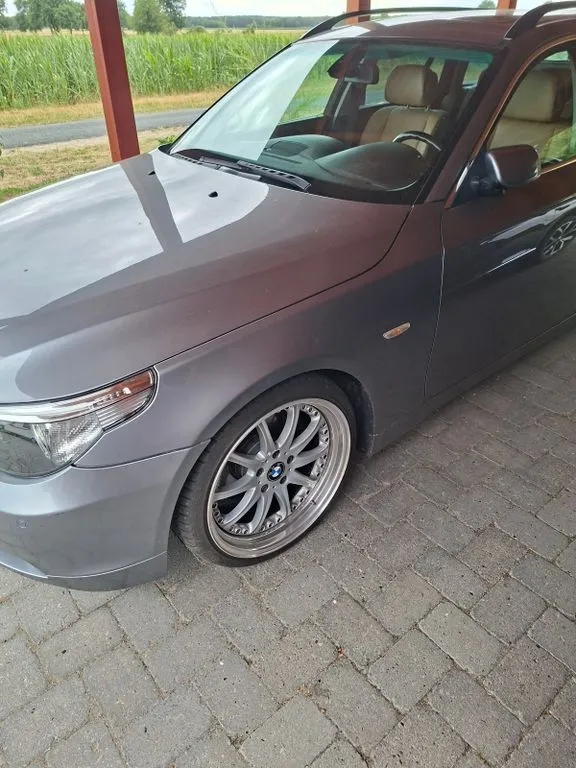 BMW 525