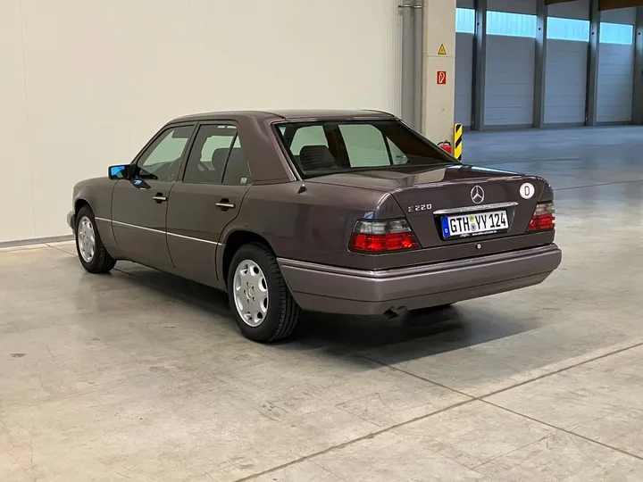 Mercedes-Benz E 220