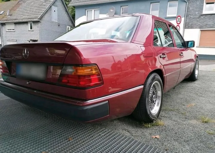Mercedes-Benz 230