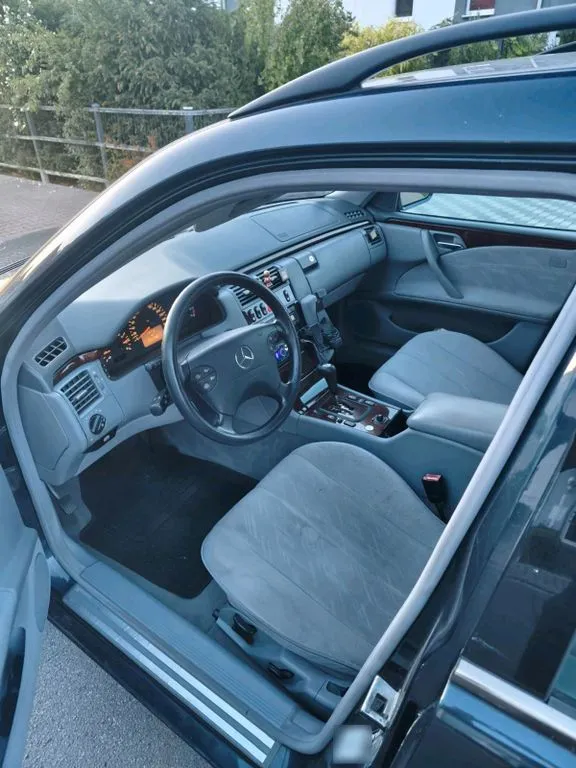 Mercedes-Benz E 280