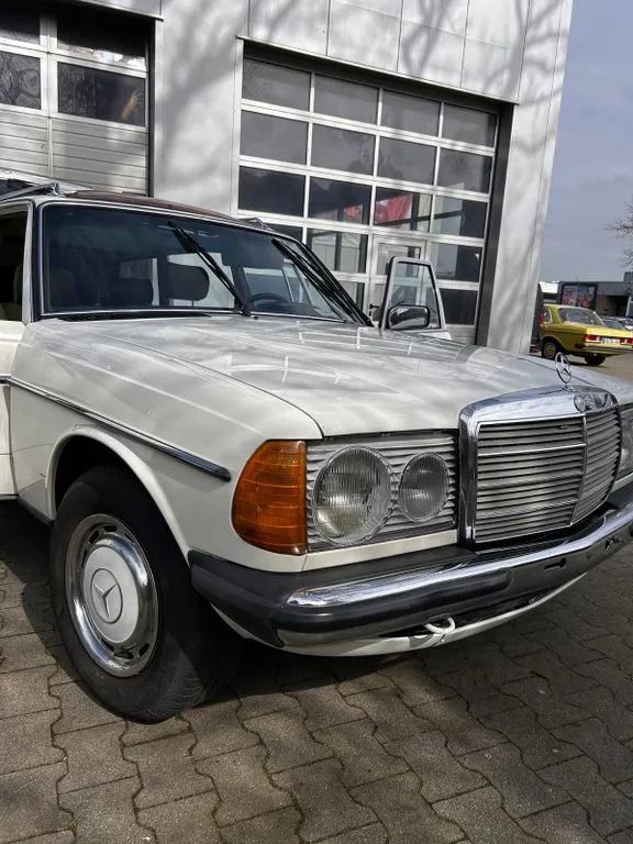 Mercedes-Benz 230