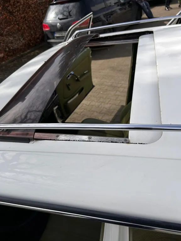 Mercedes-Benz 230