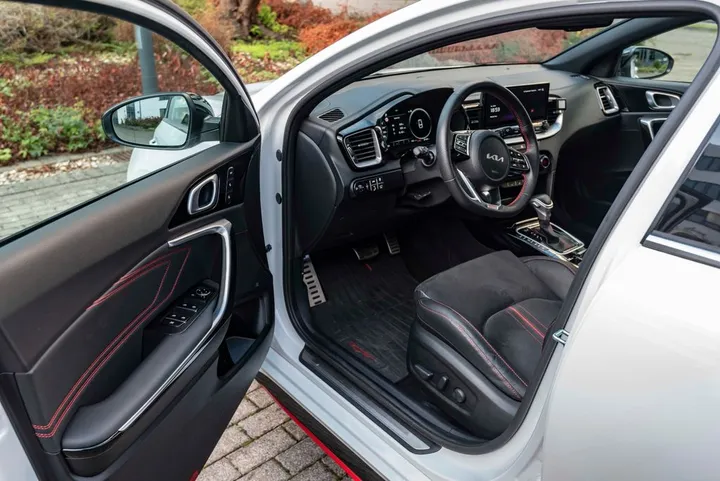 Kia pro cee'd / ProCeed