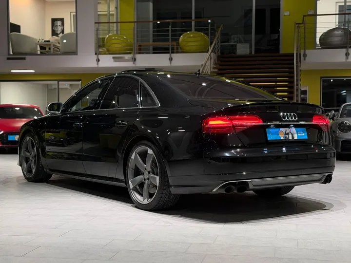 Audi S8