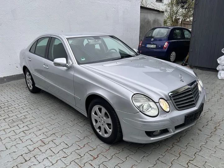 Mercedes-Benz E 230