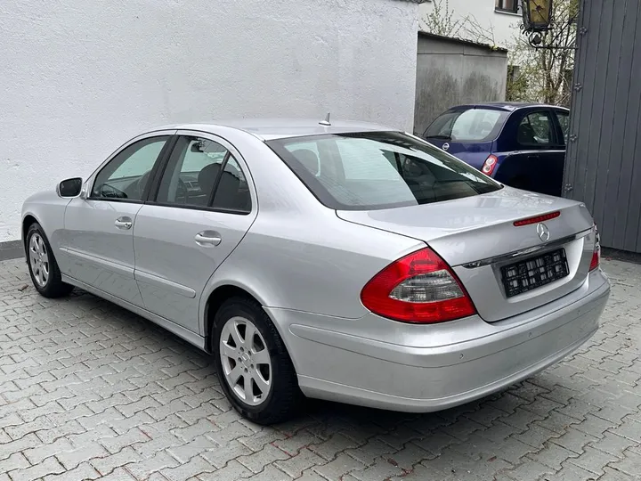 Mercedes-Benz E 230