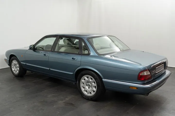 Jaguar XJ8