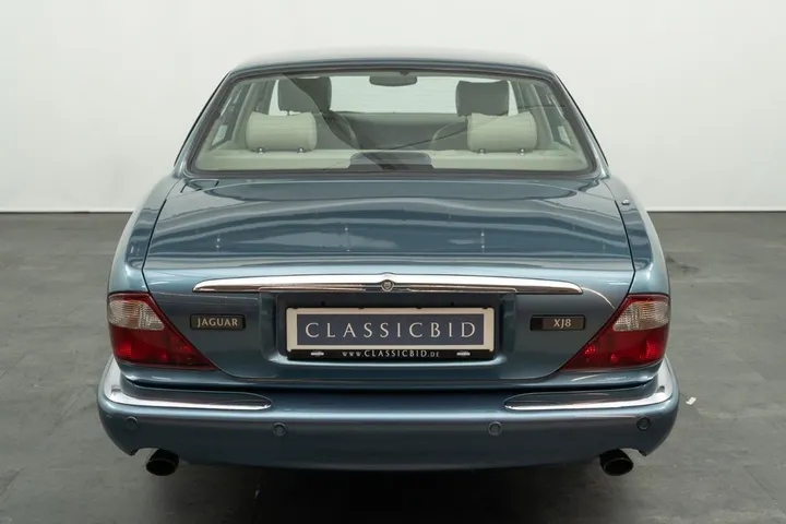 Jaguar XJ8